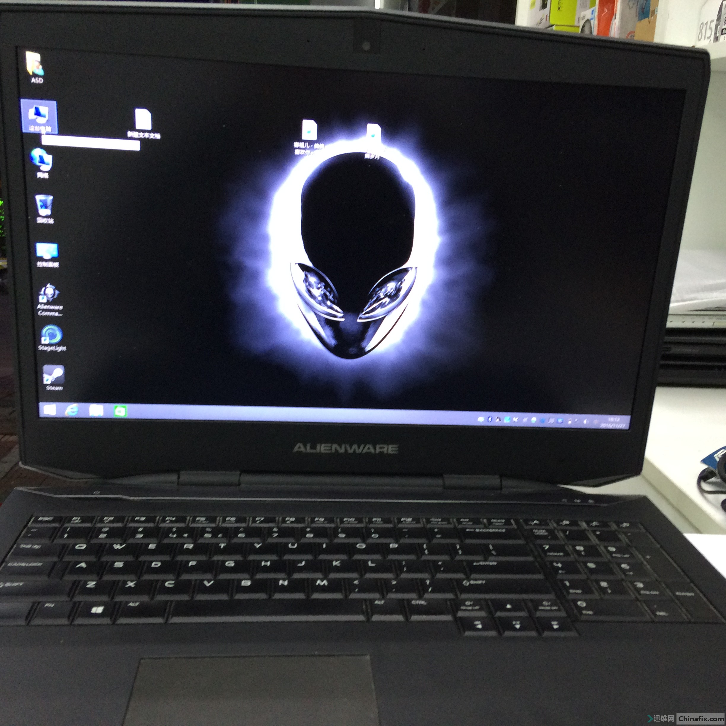 大战外星人M17X i7游戏本之开机有光灰屏