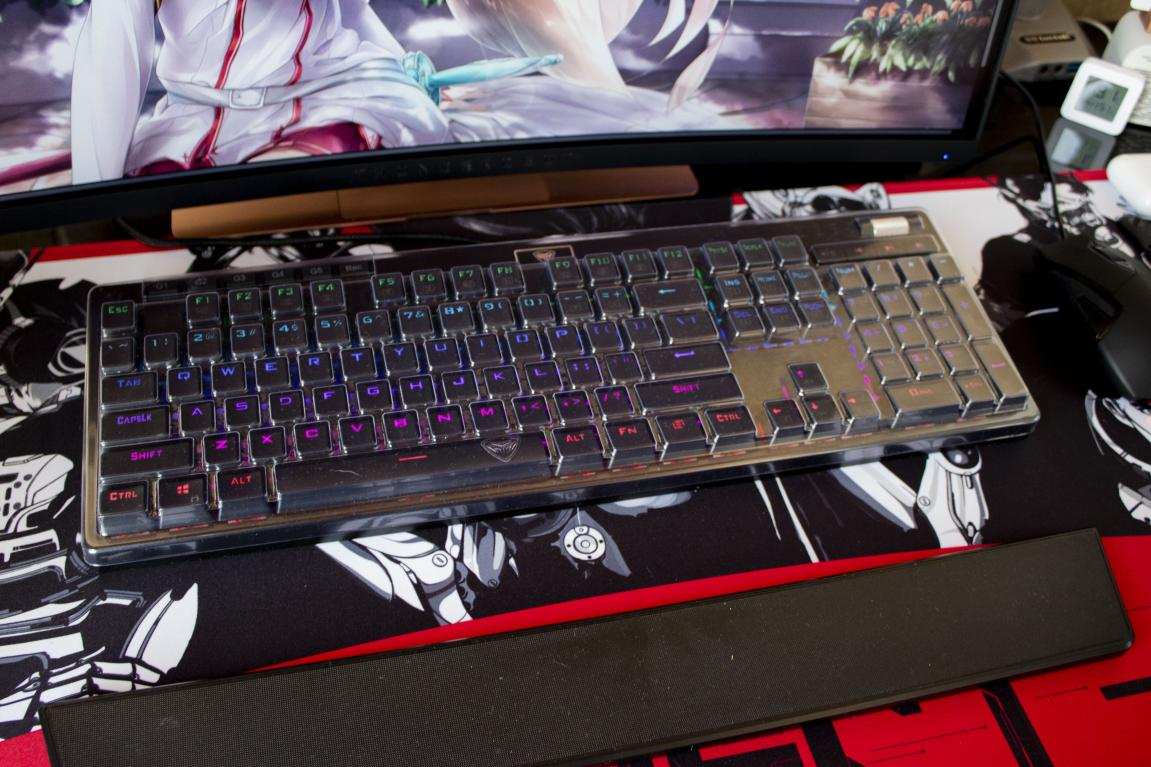 超频三GI801 RGB机械键盘：可换轴，6组自定义宏录制