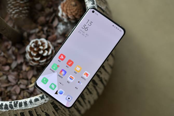 从颜值、游戏再到影像，OPPO Find X5是一款毫无弱点的顶级旗舰
