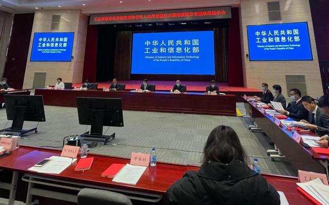 干净清爽无广告，百度大字版APP专为老年人设计的好工具