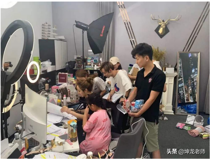 1天卖5亿，“直播一姐”薇娅都在用的直播销售技巧，你知道几个？