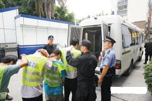在ktv里抱着电脑加班是一种什么样的体验？