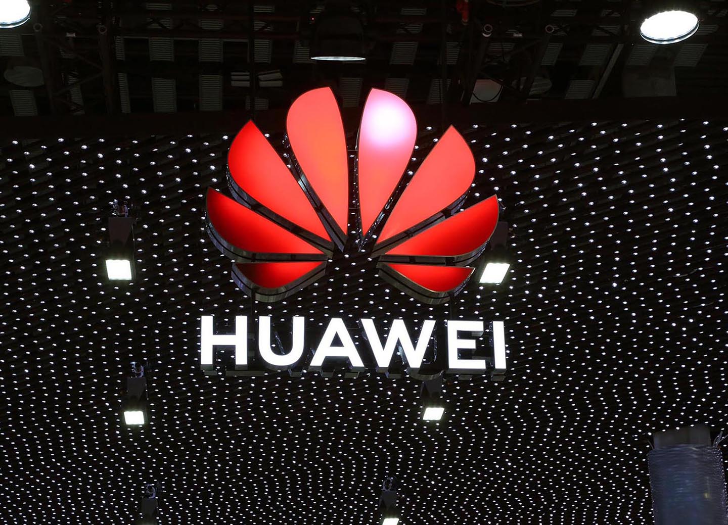 华为“以退为进”？重启4G手机，新机上市售价3988元