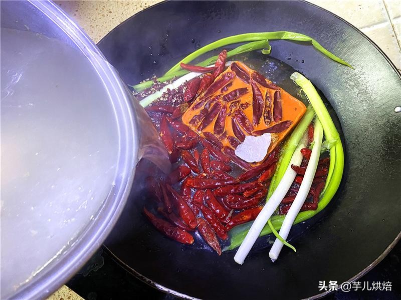 特殊时期火锅家里吃，教你熬底料的秘诀，麻辣鲜香比火锅店还好吃