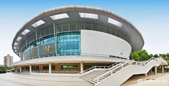电子科技大学中山学院，一所城市中央的花园大学