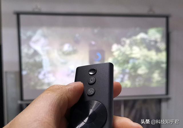 相差700元，坚果J9和极米H3谁才是家用投影之王？