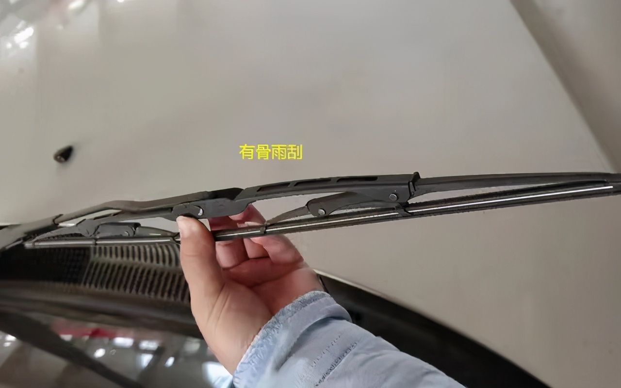 汽车雨刮器该怎么选？为何雨刮器换上没两天就坏？可能是你没选对