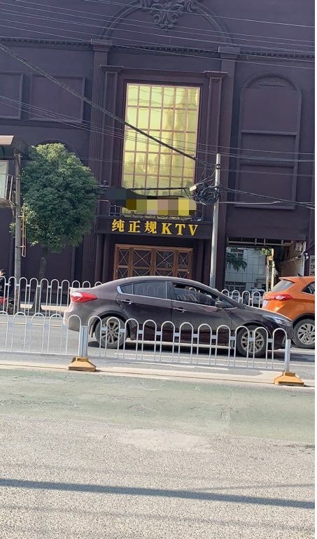 在ktv里抱着电脑加班是一种什么样的体验？