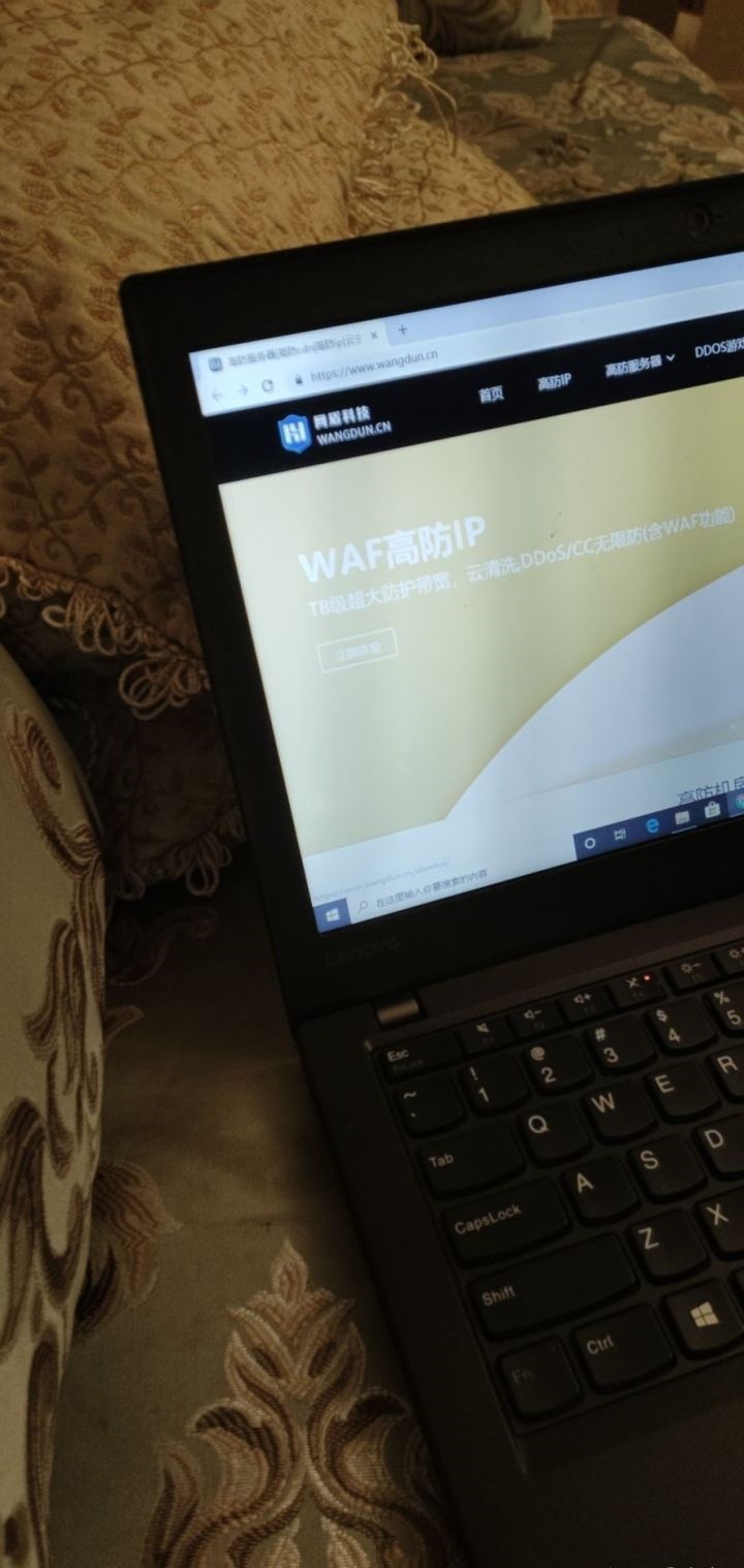 在ktv里抱着电脑加班是一种什么样的体验？