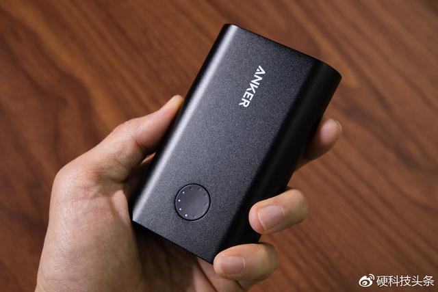 小米、Anker、摩米士等9大品牌10款大容量充电宝横评 ，谁值得买