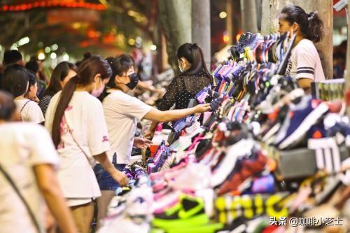 不知道摆地摊卖什么？数据显示，最受欢迎的5类小摊出炉