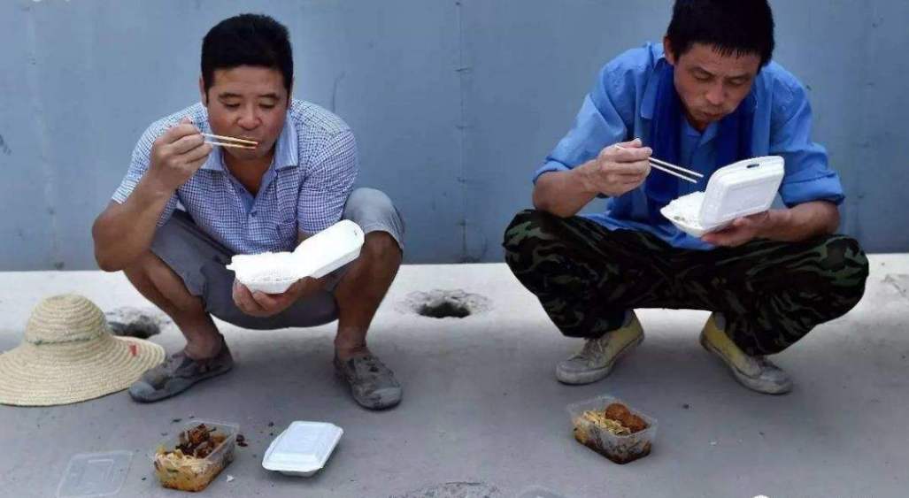 工地上的10元快餐店能赚钱吗？这么便宜能放心吃吗