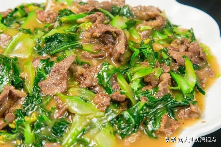 在潮汕，沙茶酱可以蘸一切