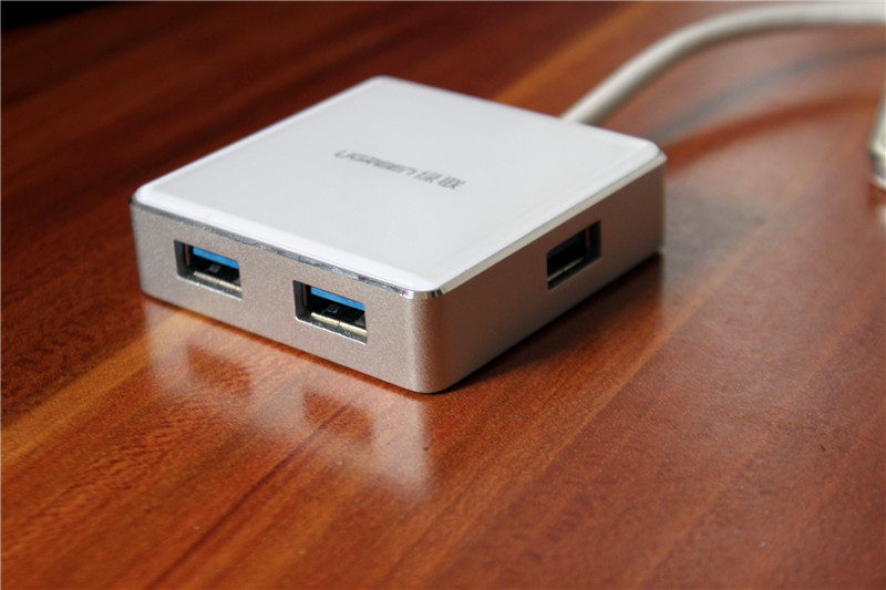 实测这个集线器接口完爆电脑原配USB 3.0接口，真让人汗颜