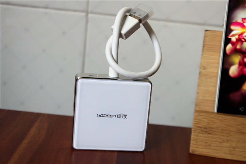 实测这个集线器接口完爆电脑原配USB 3.0接口，真让人汗颜