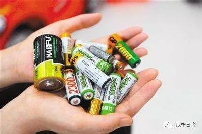 你家的废旧电池该扔哪儿？知道真相的我震惊了
