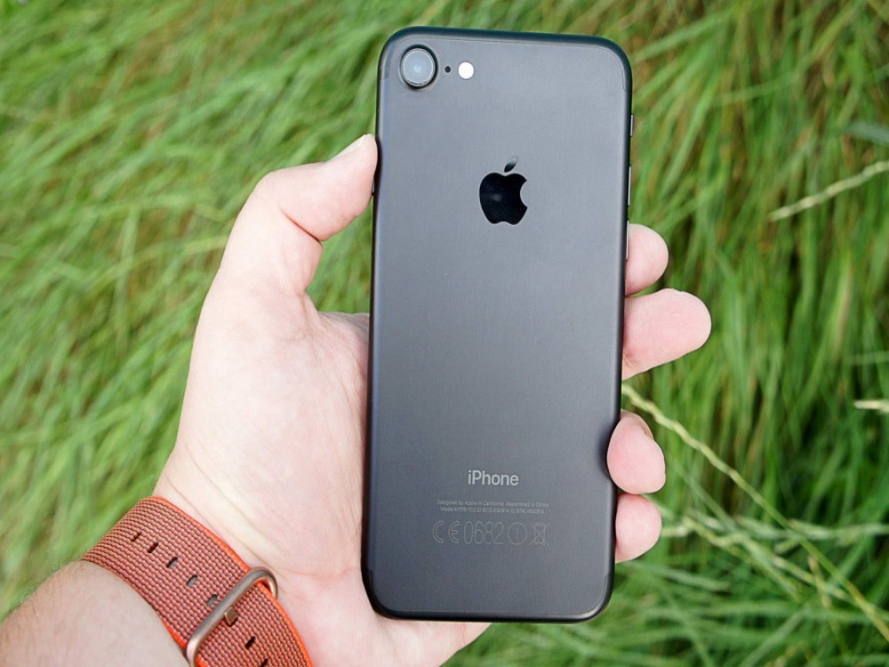 iPhone 7价格惨遭大跳水 你曾经的威风呢？