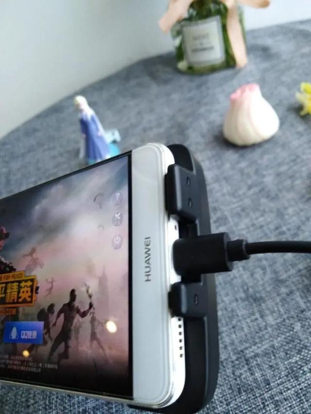 盖世小鸡G6手柄体验测评：手残党福音，正面刚也不怂的吃鸡神器