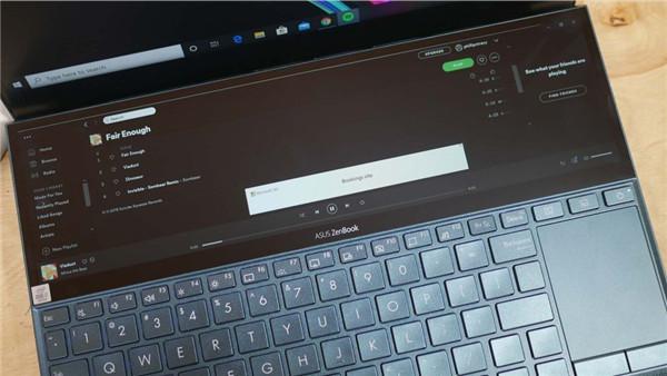 华硕ZenBook Duo全面评测：高颜值、强性能的双屏笔记本电脑