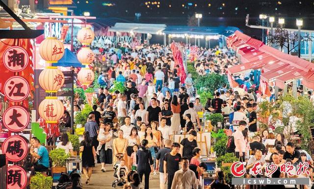 预留摊位、减免摊位费......河西“地摊经济”火热