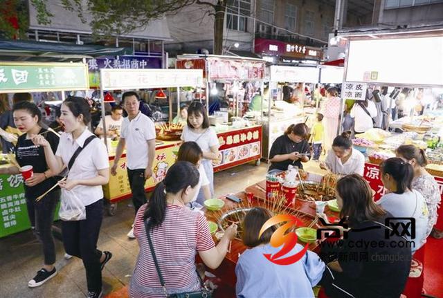 常德水星楼夜市里的“烟火气”