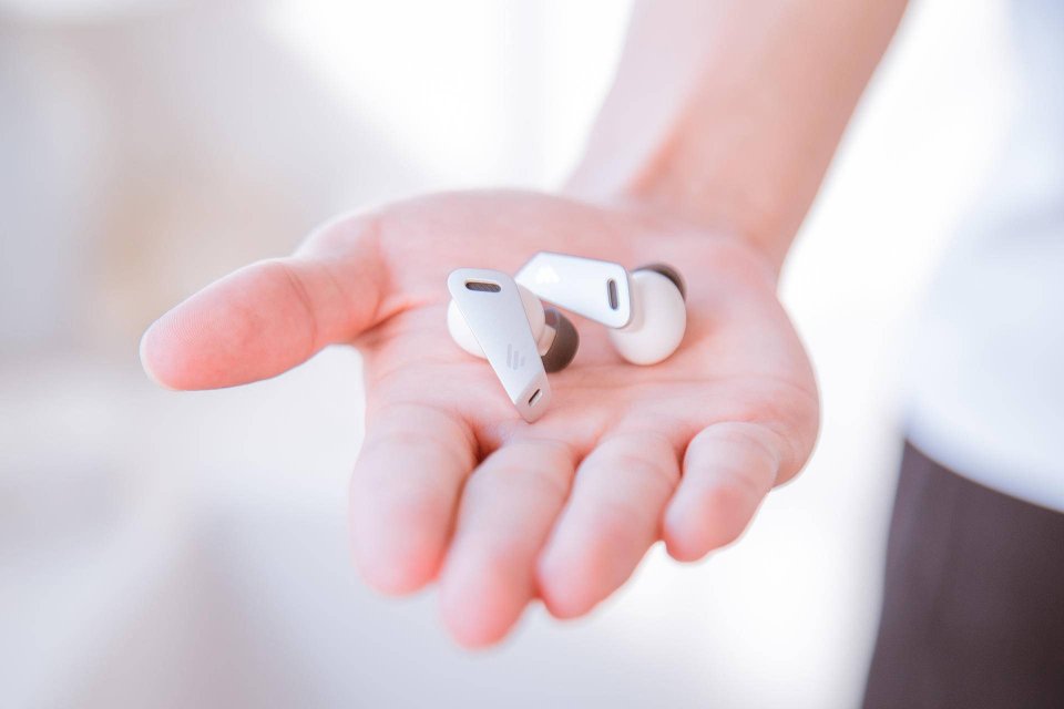 又一国产黑马，百元降噪耳机也能媲美AirPods，漫步者NB2有多强