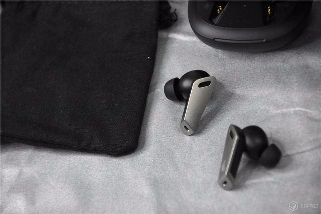 又一国产黑马，百元降噪耳机也能媲美AirPods，漫步者NB2有多强