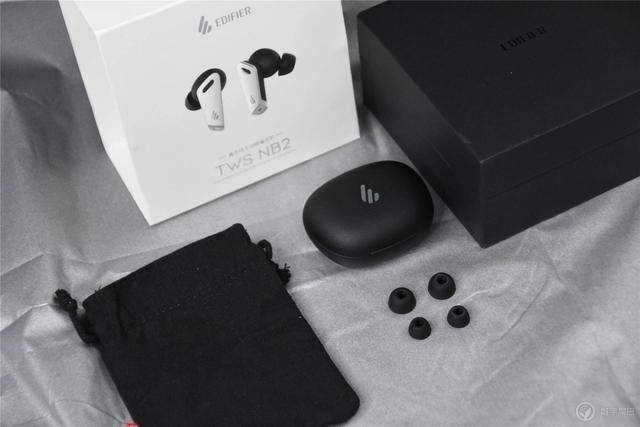 又一国产黑马，百元降噪耳机也能媲美AirPods，漫步者NB2有多强