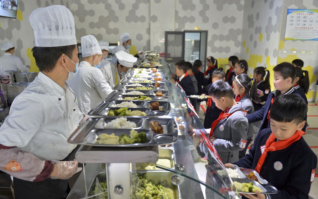 学校食堂“明厨亮灶”宜尽快全覆盖