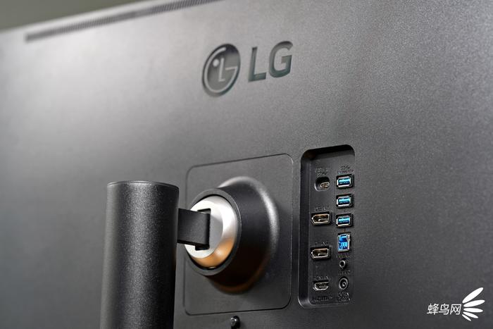 10位色深 极佳色准 LG 32EP950OLED显示器评测