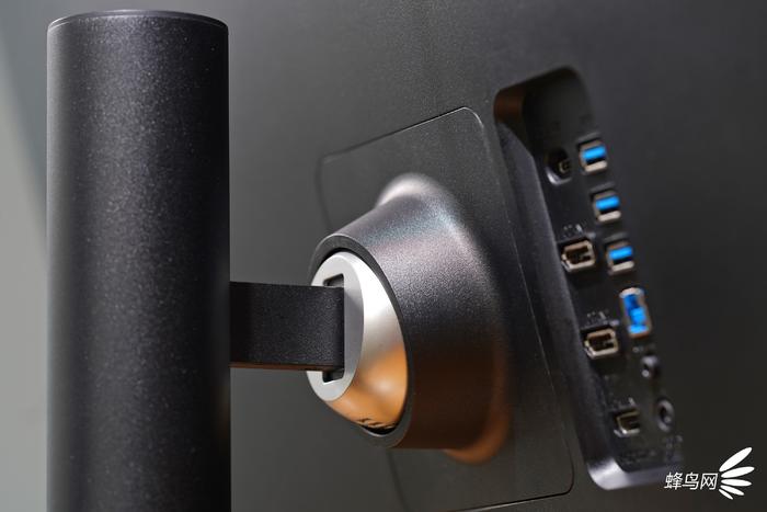10位色深 极佳色准 LG 32EP950OLED显示器评测