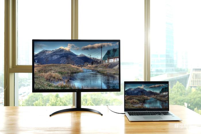 10位色深 极佳色准 LG 32EP950OLED显示器评测