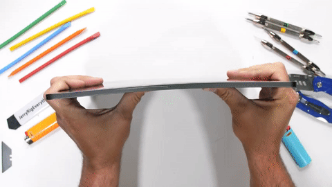 M1 iPad Pro暴力测试：屏幕素质亮眼 抗弯折表现平平