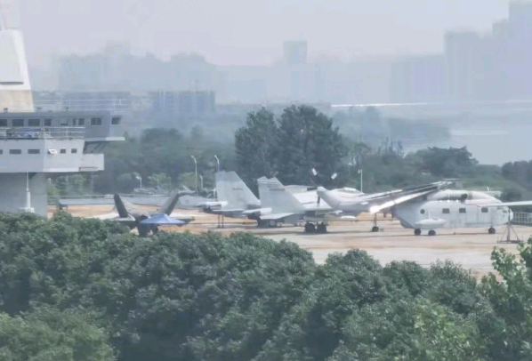 枢密院十号：关注中国隐身战机的老外都傻了：“我必须承认，我又无语了”