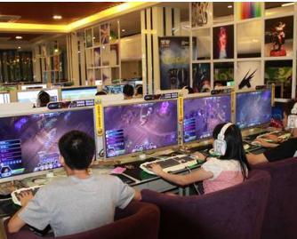 大学生创业开游戏俱乐部，几个月营业额就达到20万