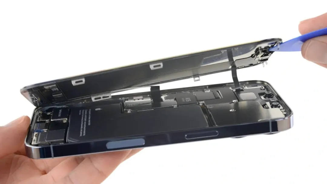 iPhone 13 Pro 完全拆解，信号稳了
