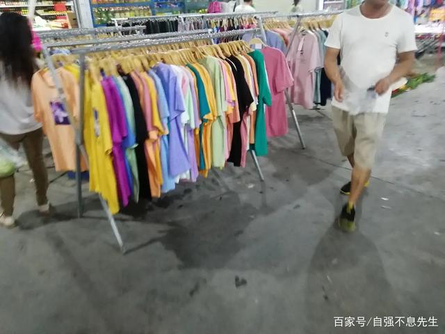 地摊经济火了，摆地摊究竟卖什么才好赚钱？这四个原则一定要知道