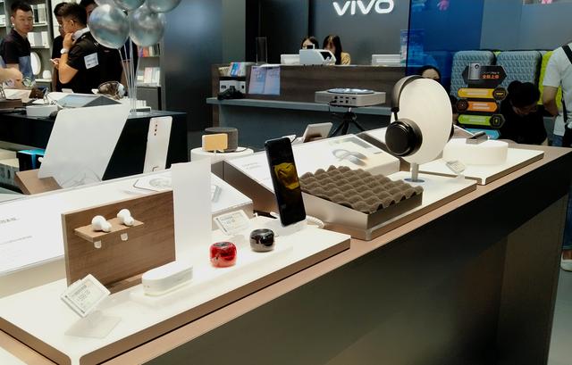 vivo用艺术给大家上了一课？又曝出一个颜值炸裂的线下体验店