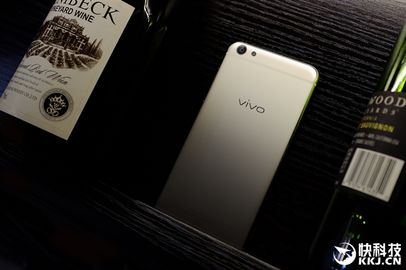 自拍残暴！最火国产智能手机vivo X7深度评测：2498元