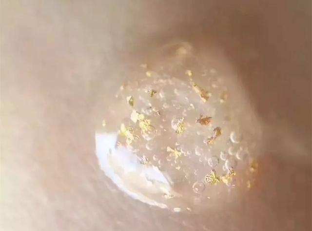 测评一下娇兰焕彩凝露金箔妆前乳的使用感受，脱妆卡粉就用它！