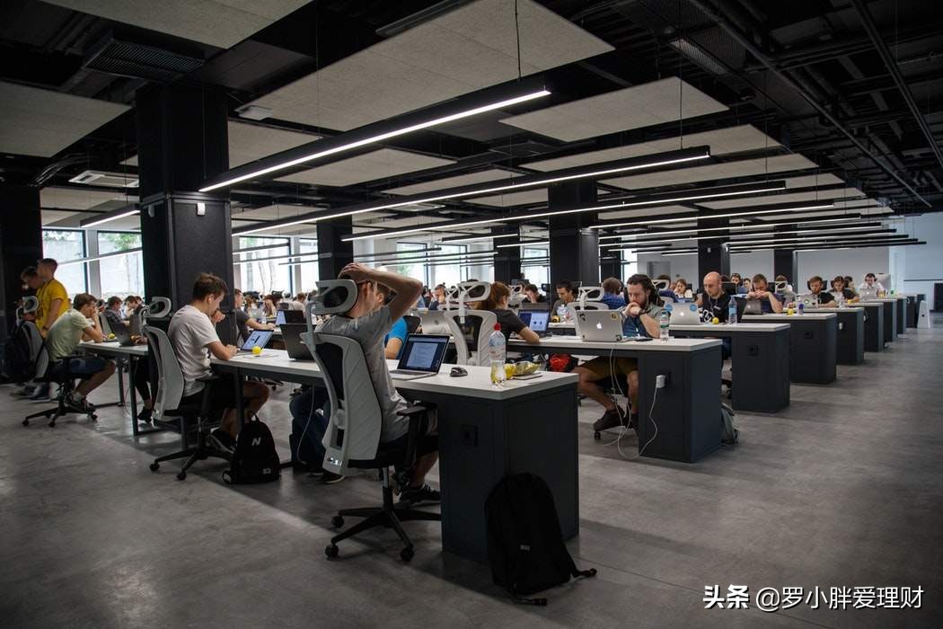 每月副业收入过万，远超本职收入，是怎样的体验？