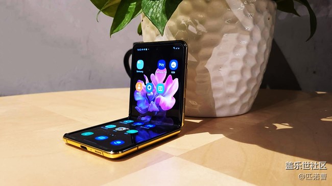 上下分屏 清晰操控 三星Galaxy Z Flip使用妙招