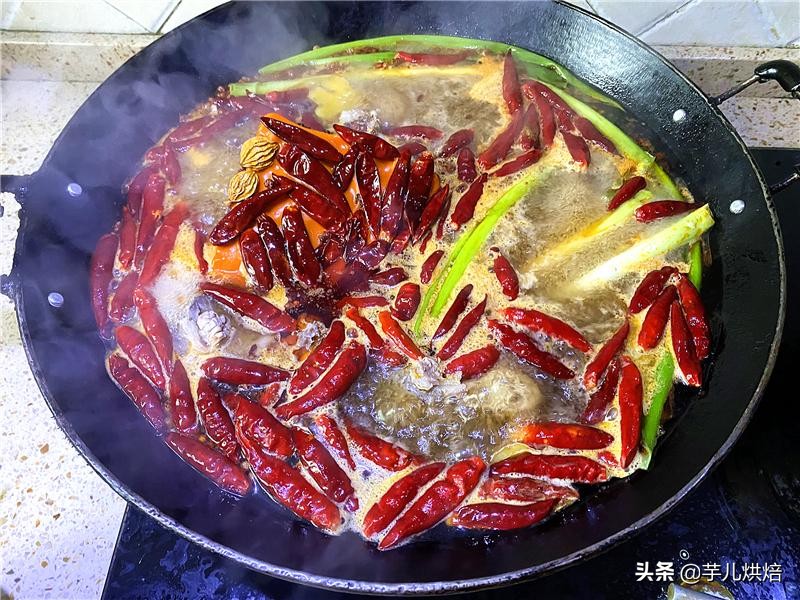 特殊时期火锅家里吃，教你熬底料的秘诀，麻辣鲜香比火锅店还好吃