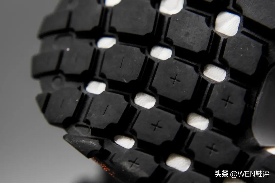 防水防滑还反光的跑鞋！GUARDPACK系列堪称冬季运动必选