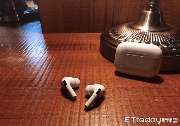 AirPods电量究竟怎么看？这 4 种方法及充电盒灯号一次解惑