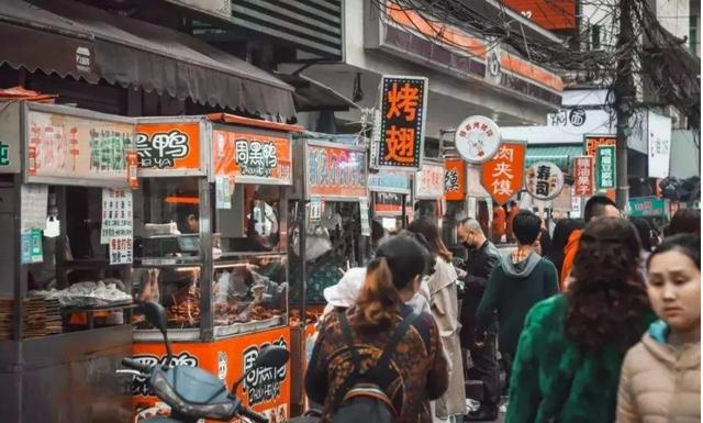 副业之摆地摊，那些冷门的地摊项目，有些人已经月入过万