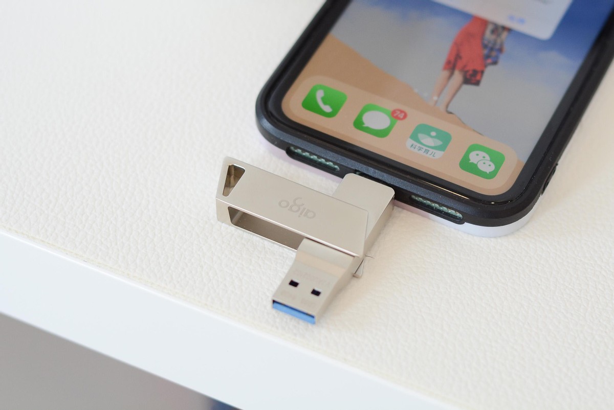 iPhone提示“存储空间不足”怎么办？aigo苹果手机U盘简评
