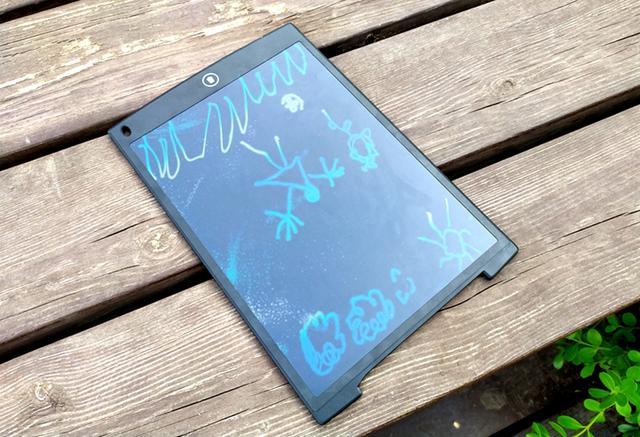 保护孩子从孩提抓起，LCD电子手写板充分解决此问题