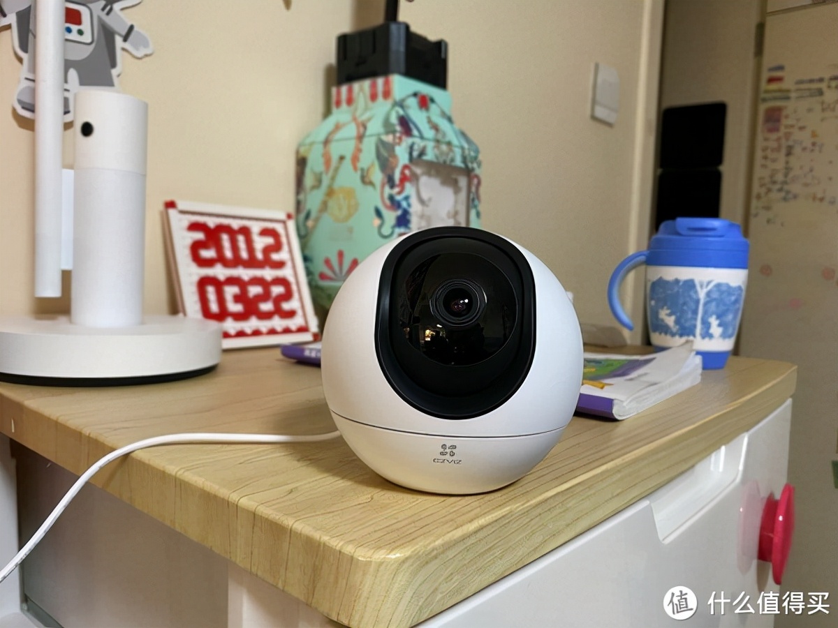 可以监督孩子写作业、个性定制的摄像机，萤石2K超感知版精灵球