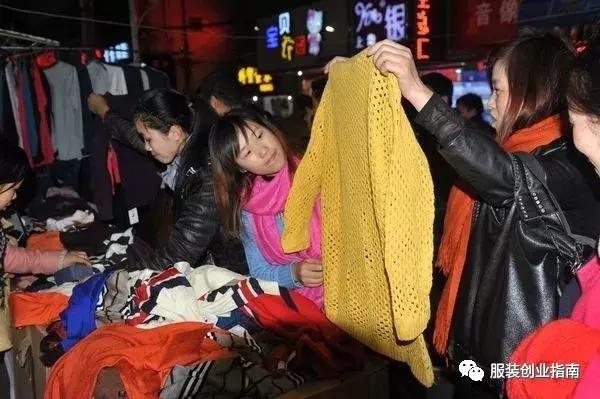 摆地摊卖什么服装比较赚钱